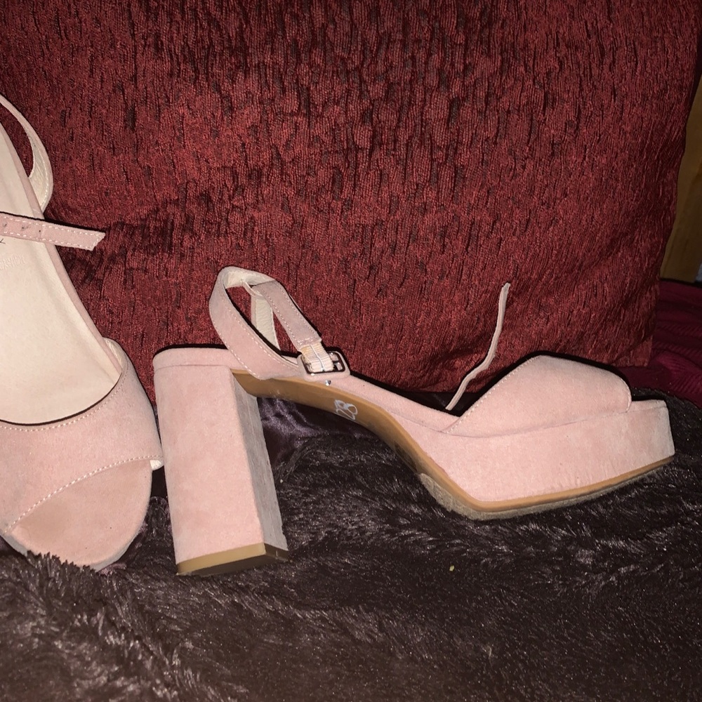 Chinese Laundry faded pink platform sandals